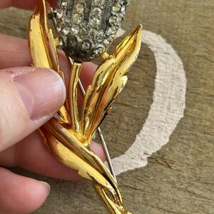 CORO 1949 Emerald Elegant Gold and Silver Brooch